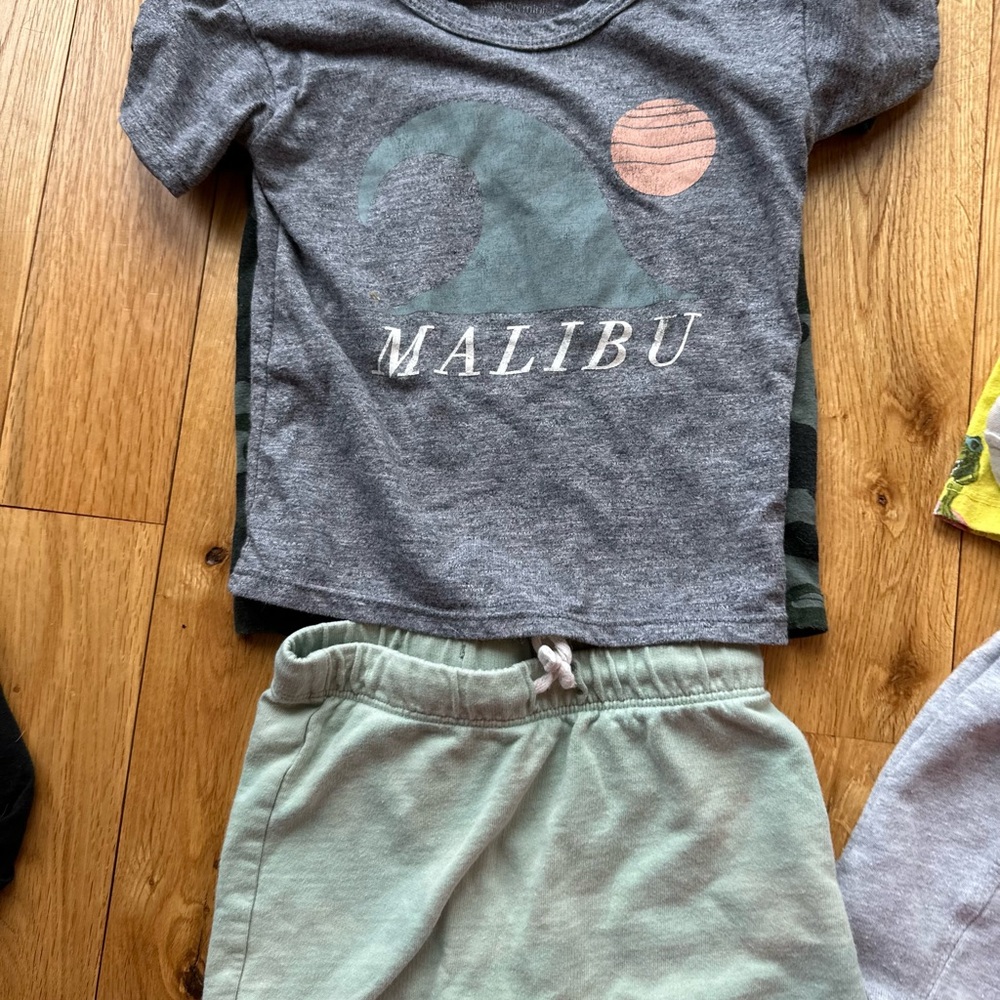 Toddler Boy 18 Months Lot Bundle Grayson Mini Old Navy Tshirts Shorts Cat & Jack - Picture 5 of 16